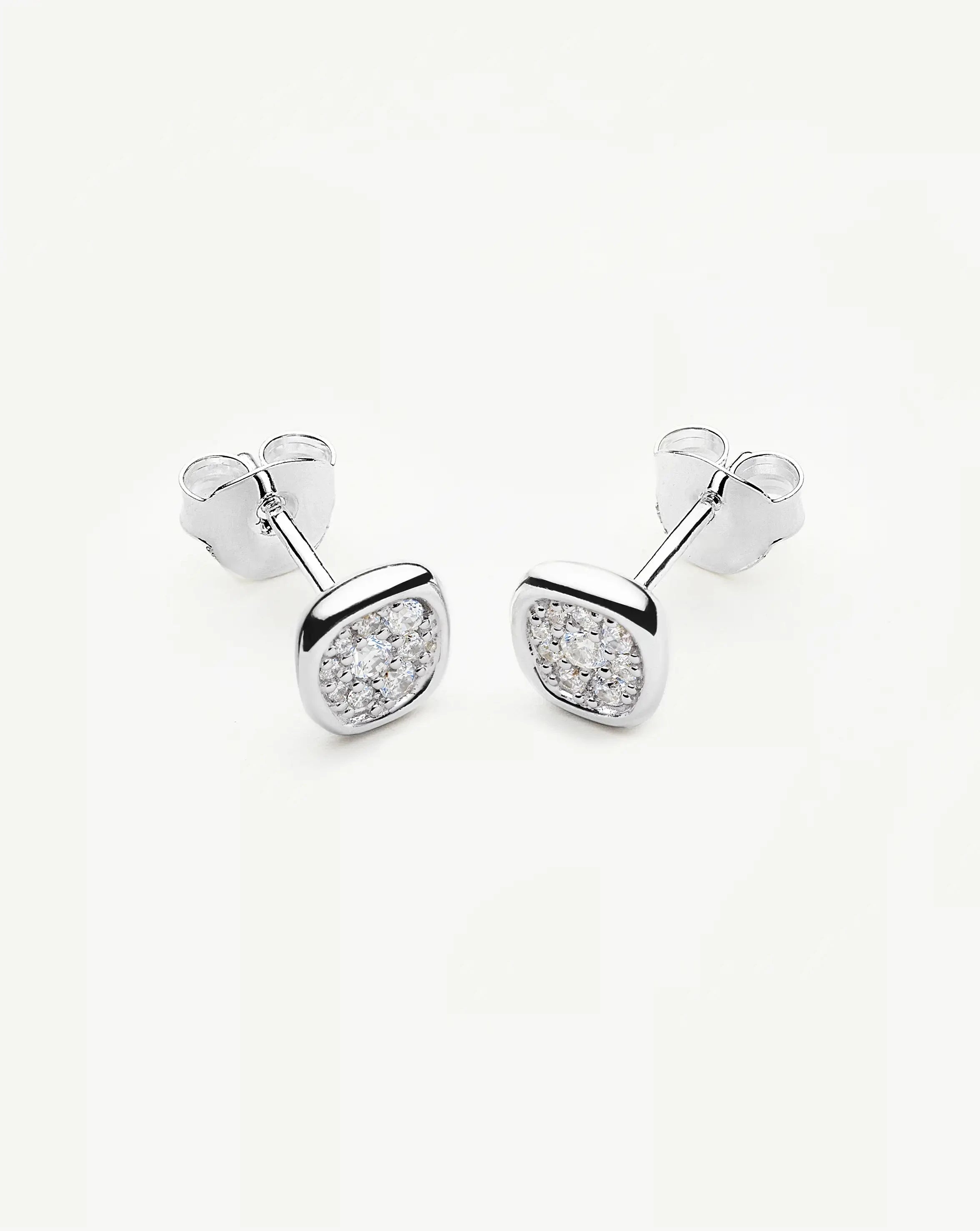 MISSOMA Molten Soft Square Pavé nappikorvakorut hopea zirkonia