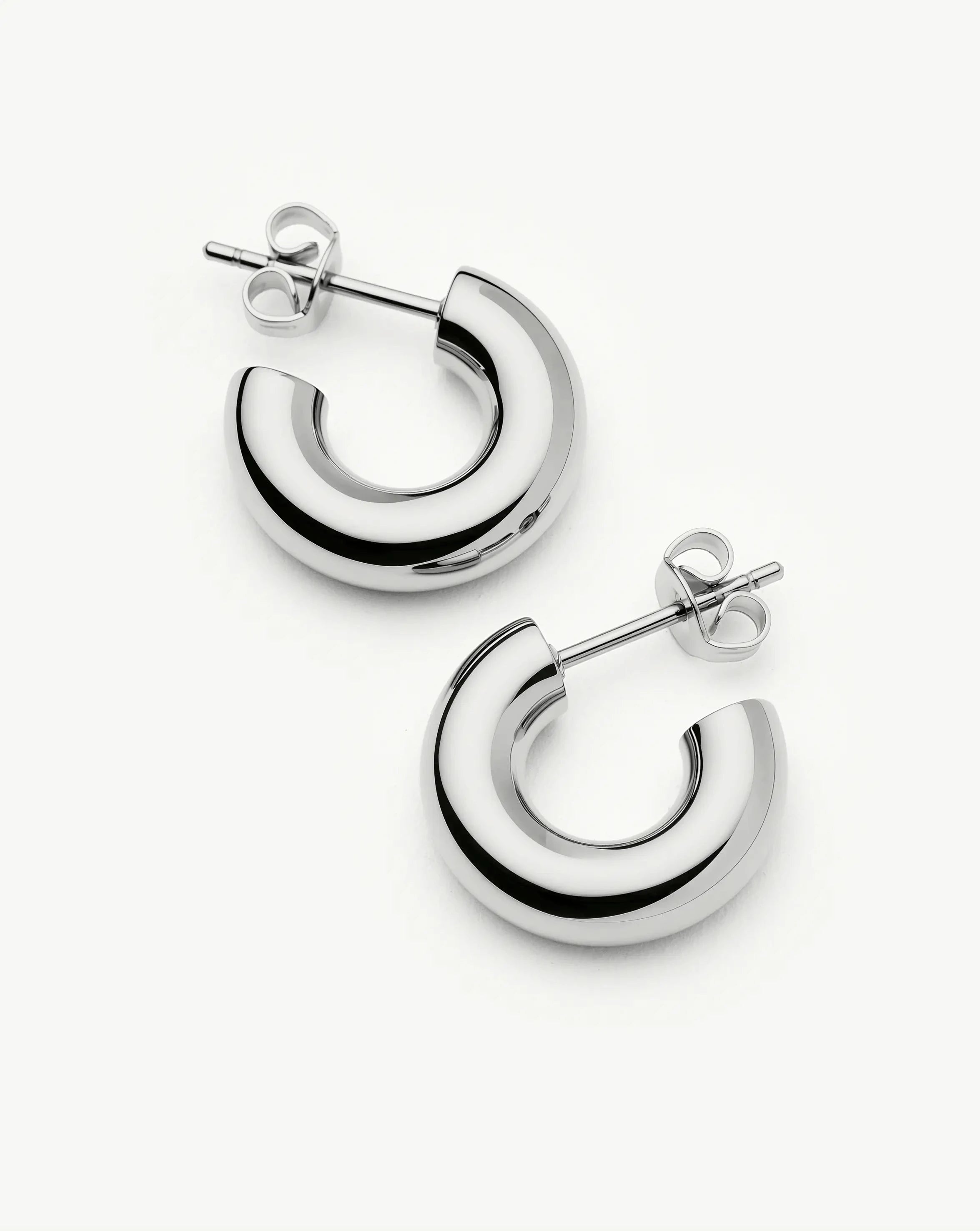 Missoma Classic Chubby Small Hoop korvarenkaat platina