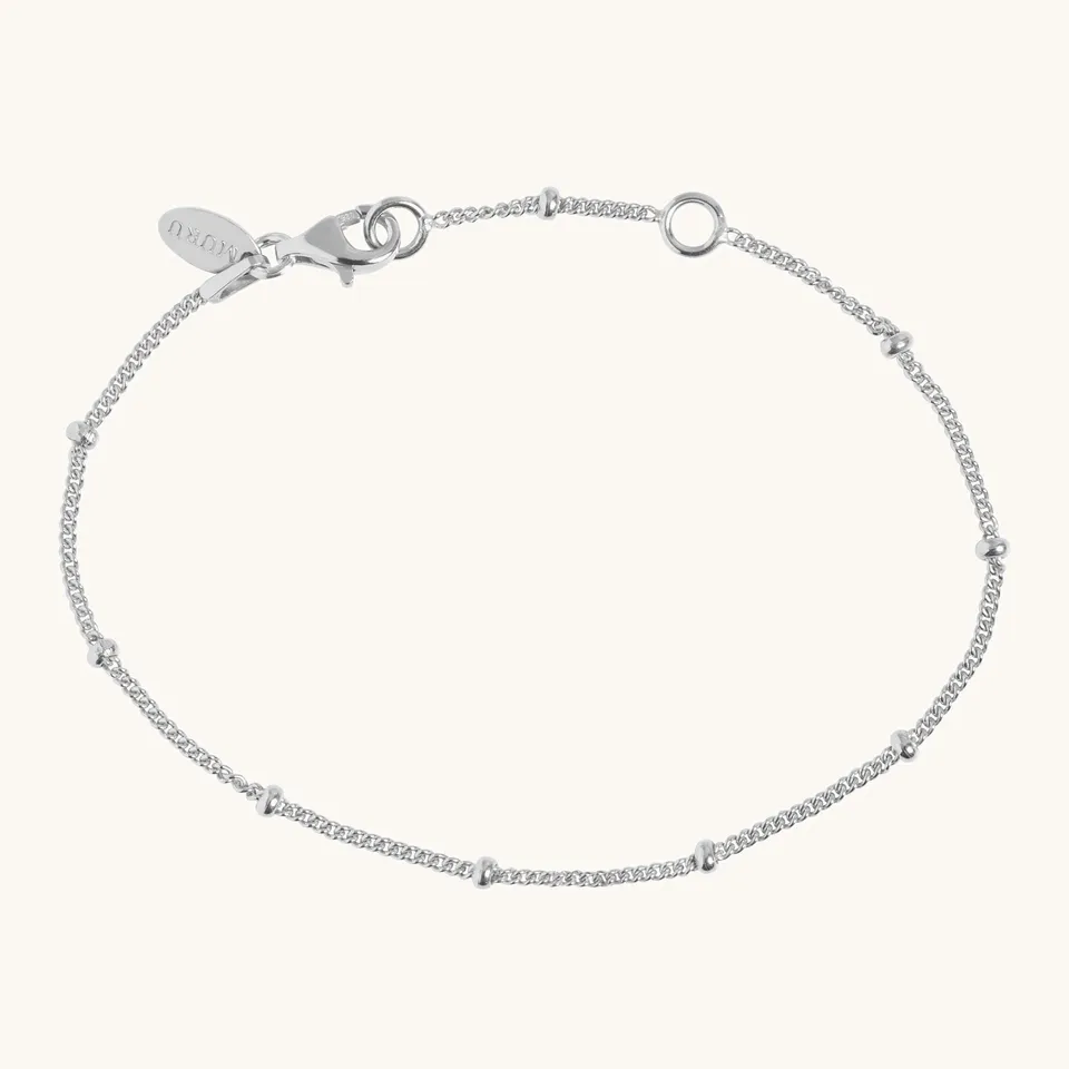 Muru Bead hopeinen helmirannekoru sterlinghopea