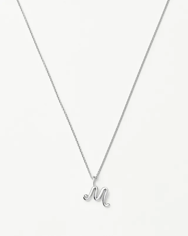 Missoma Curly Molten Mini Initial M kaulakoru hopea