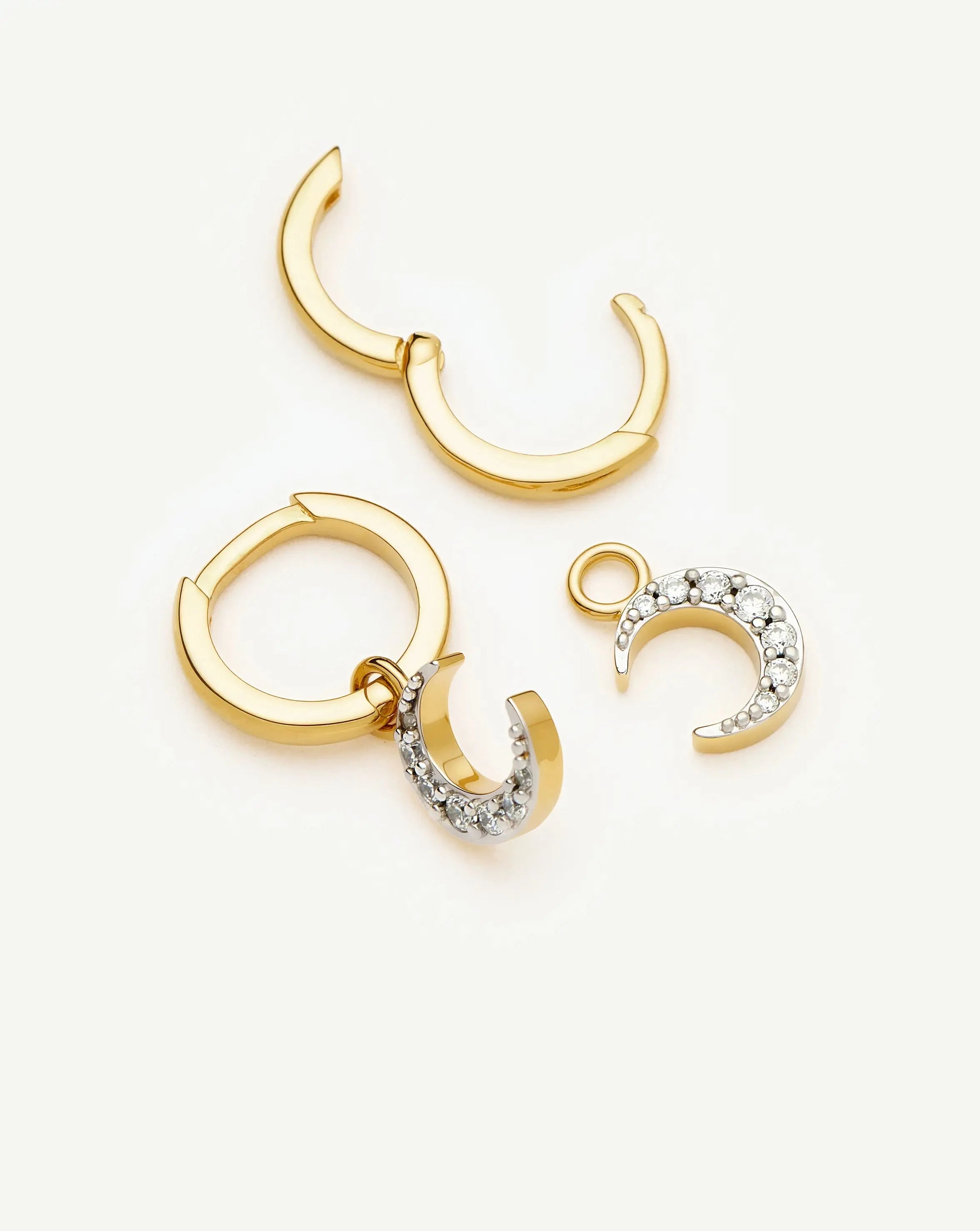 Missoma Crescent Moon Mini Charm rengaskorvakorut kulta zirkonia