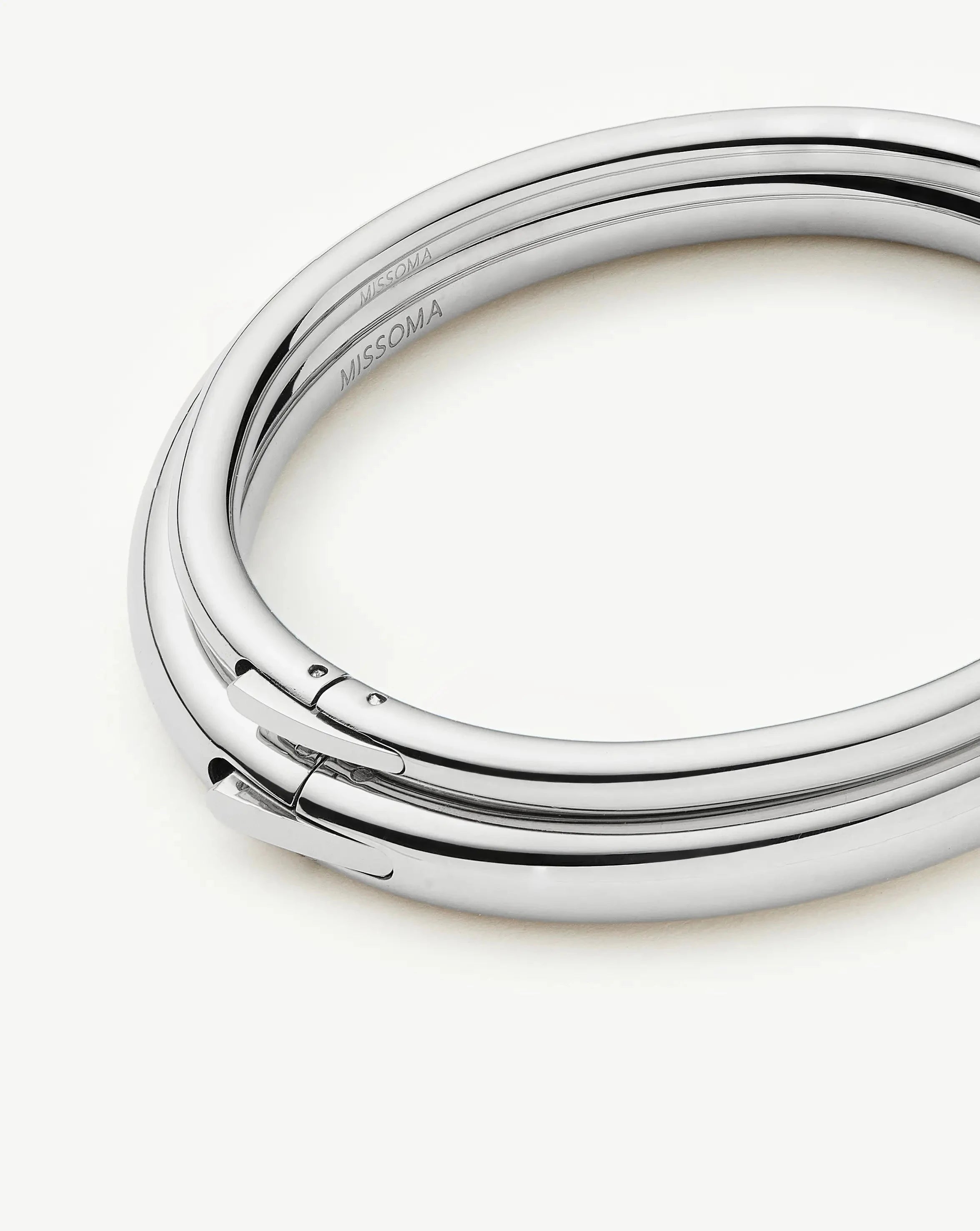 Missoma Chunky Bangle rannerenkaat platina 2 kpl vedenkestävä