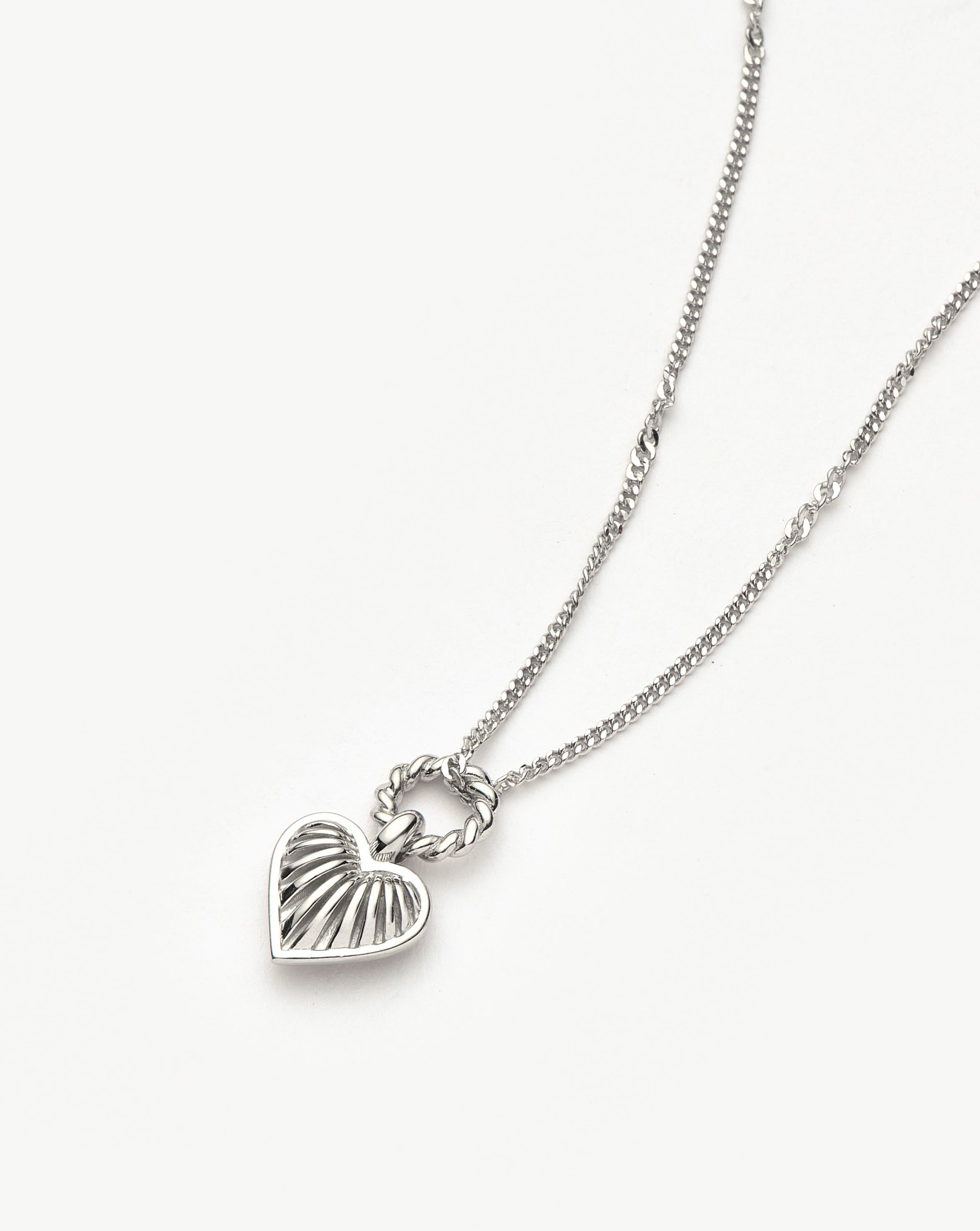 MISSOMA Ridge Mini Ridge Heart Charm hopeakaulakoru sterlinghopea sydän
