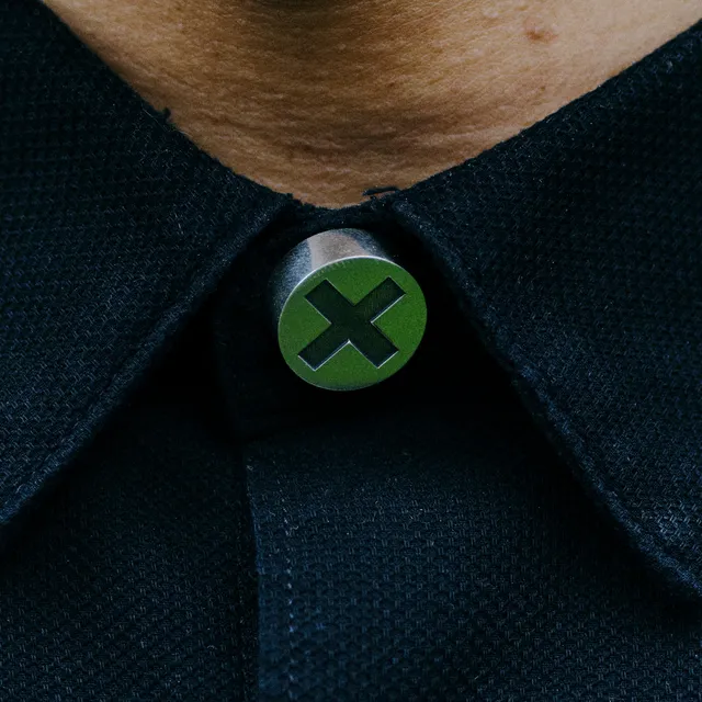 ONKO Jewellery X nappikoru paitaan
