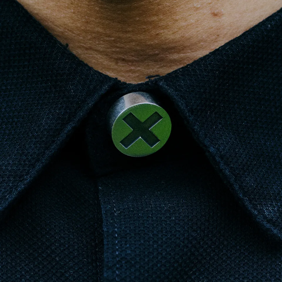 ONKO Jewellery X nappikoru paitaan