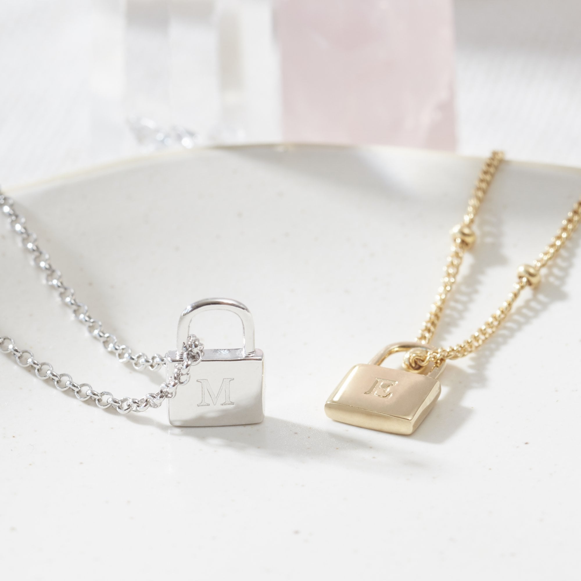 Muru Jewellery Padlock hopeakaulakoru 16-18" kaiverrettava