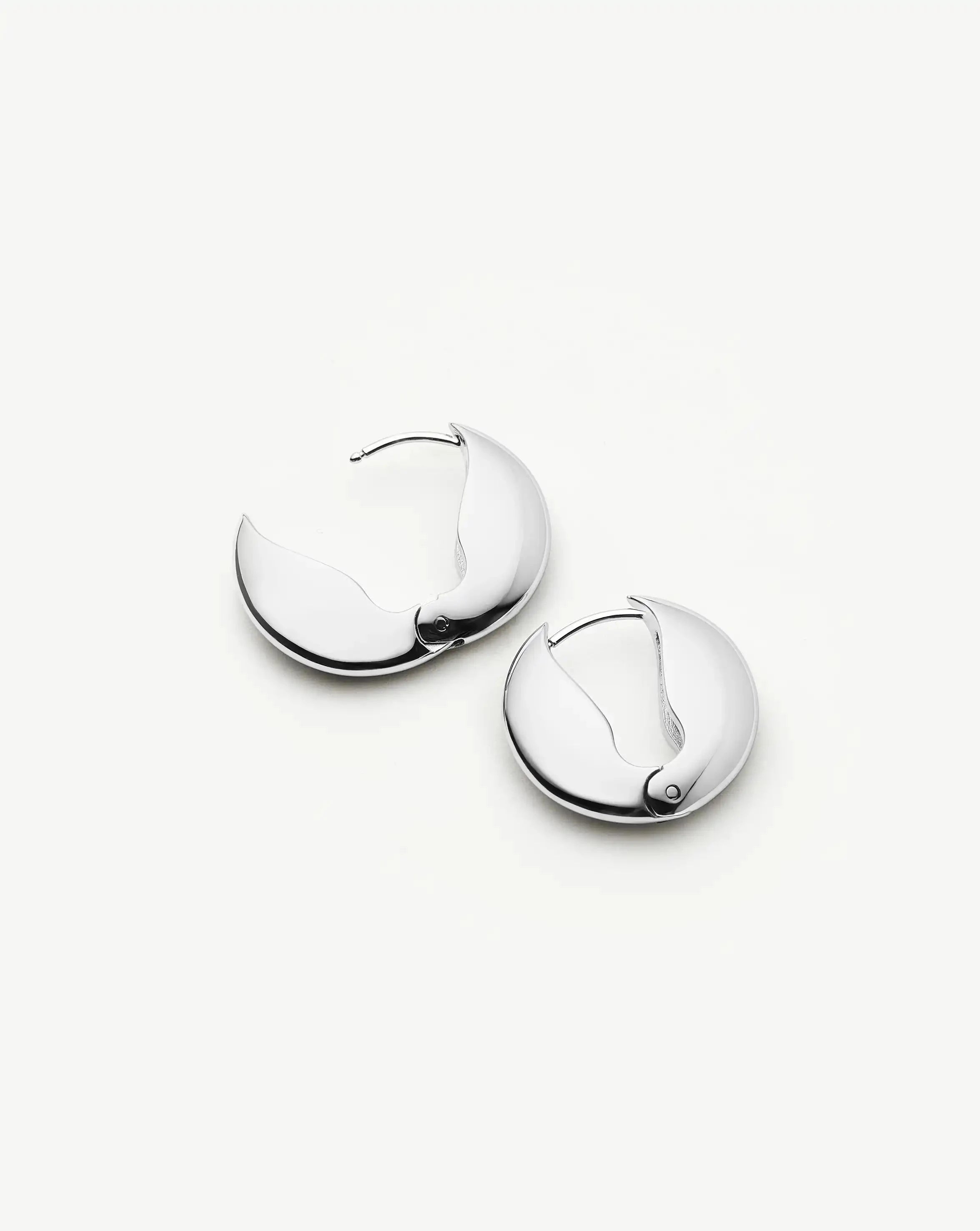 Missoma Pebble Hinged Hoop korvakorut Platinum Plated