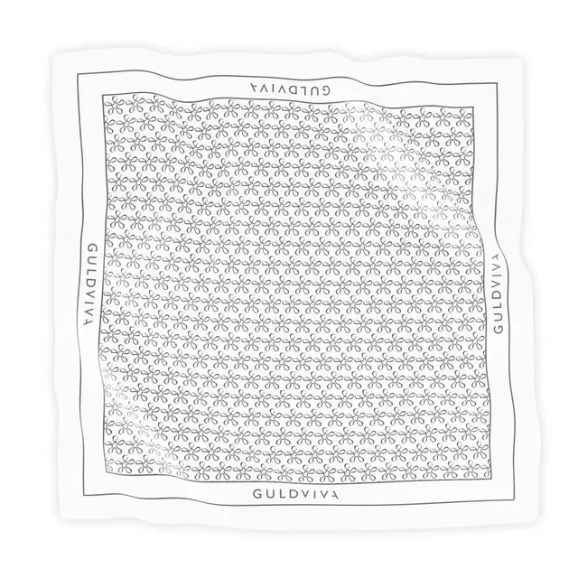 Guldvivan Blomman huivi silkki 90x90 kukka