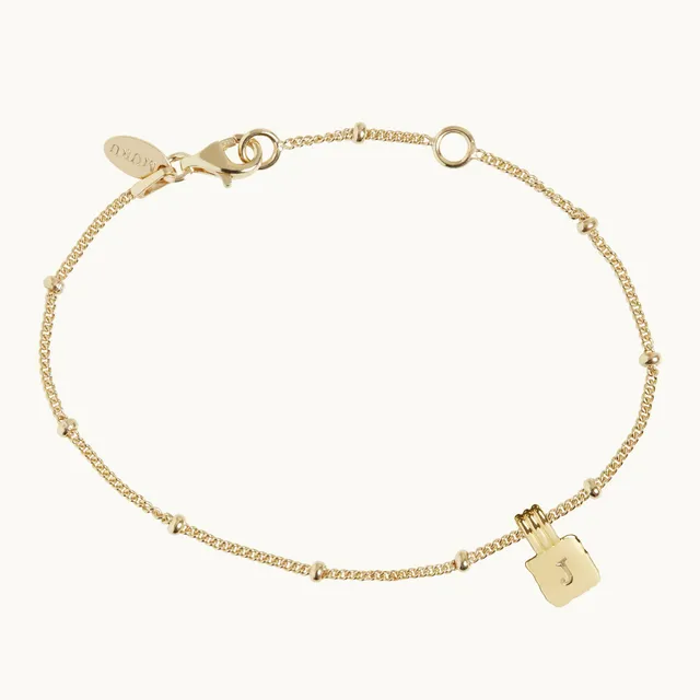 Muru Jewellery Initial Square Charm rannekoru kulta