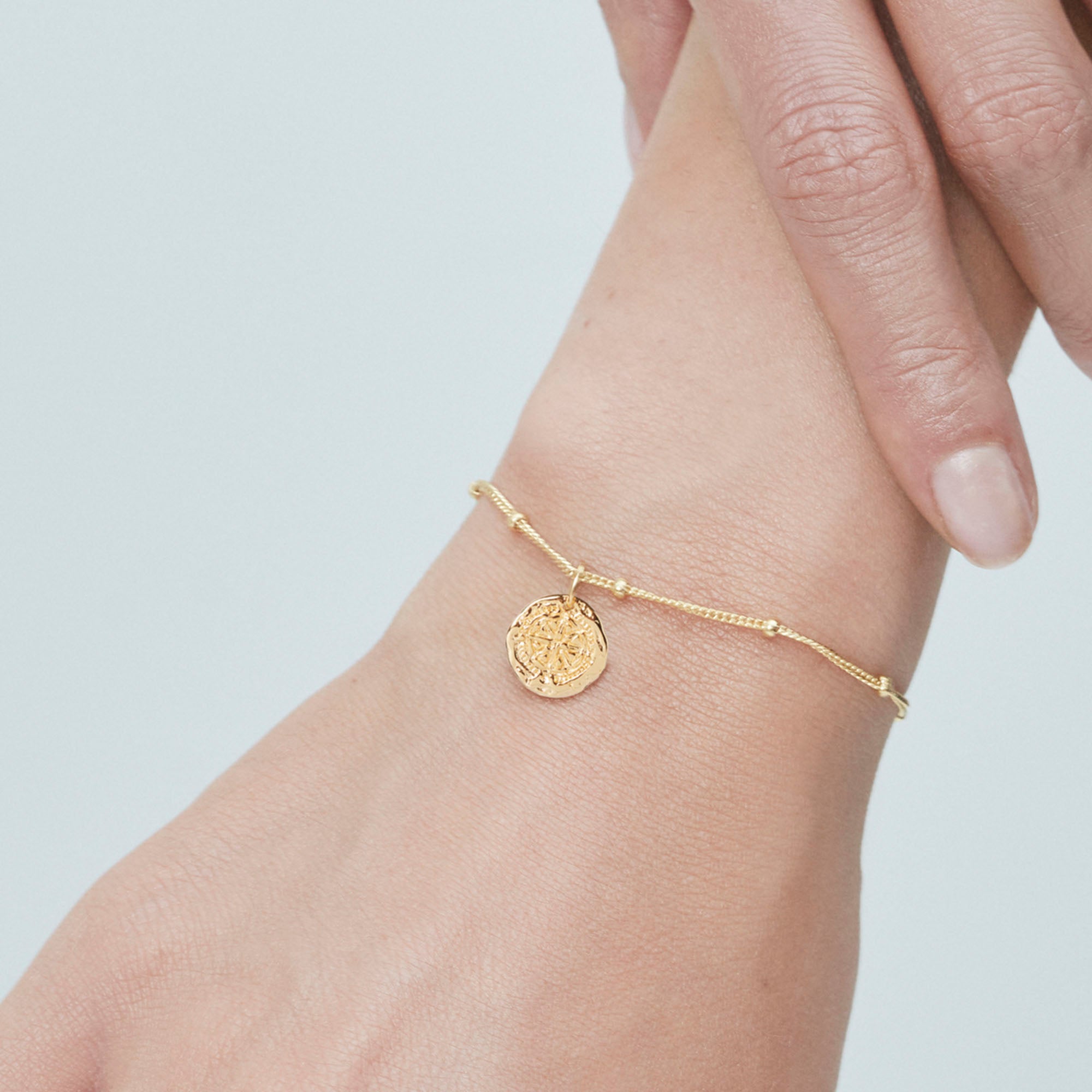 Muru Jewellery Guiding Star rannekoru kulta tähti