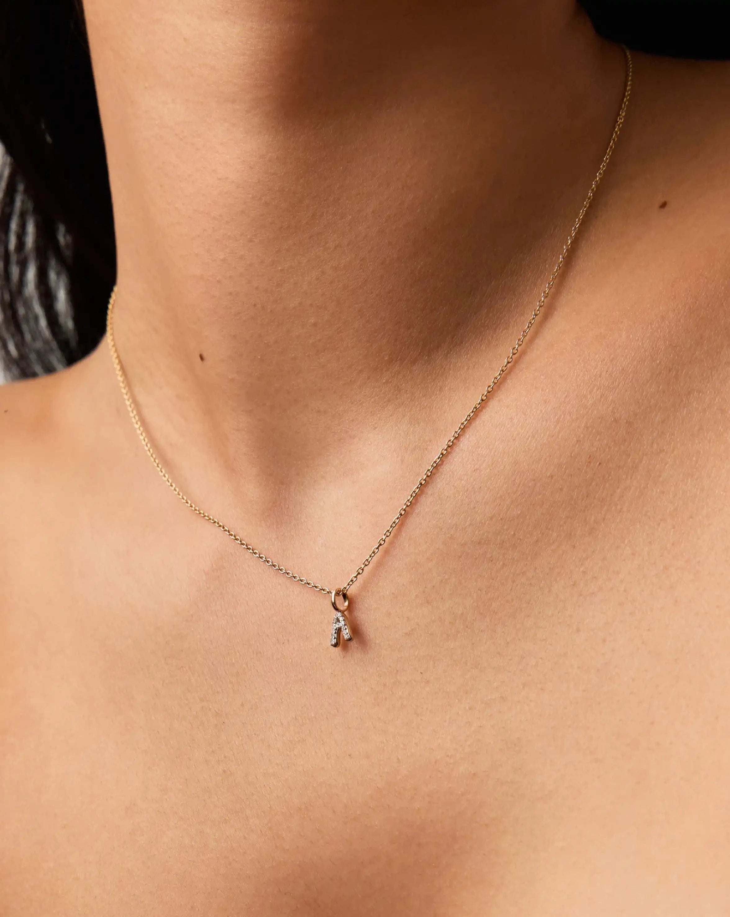 Missoma Initial Mini Pendant kaulakoru A 14ct keltakulta timantti