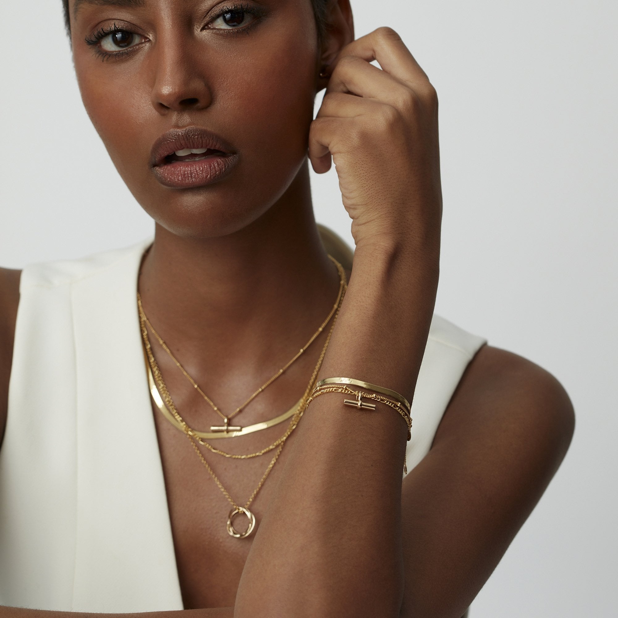 Muru Jewellery Balance T-Bar Figaro Chain Bracelet rannekoru kulta