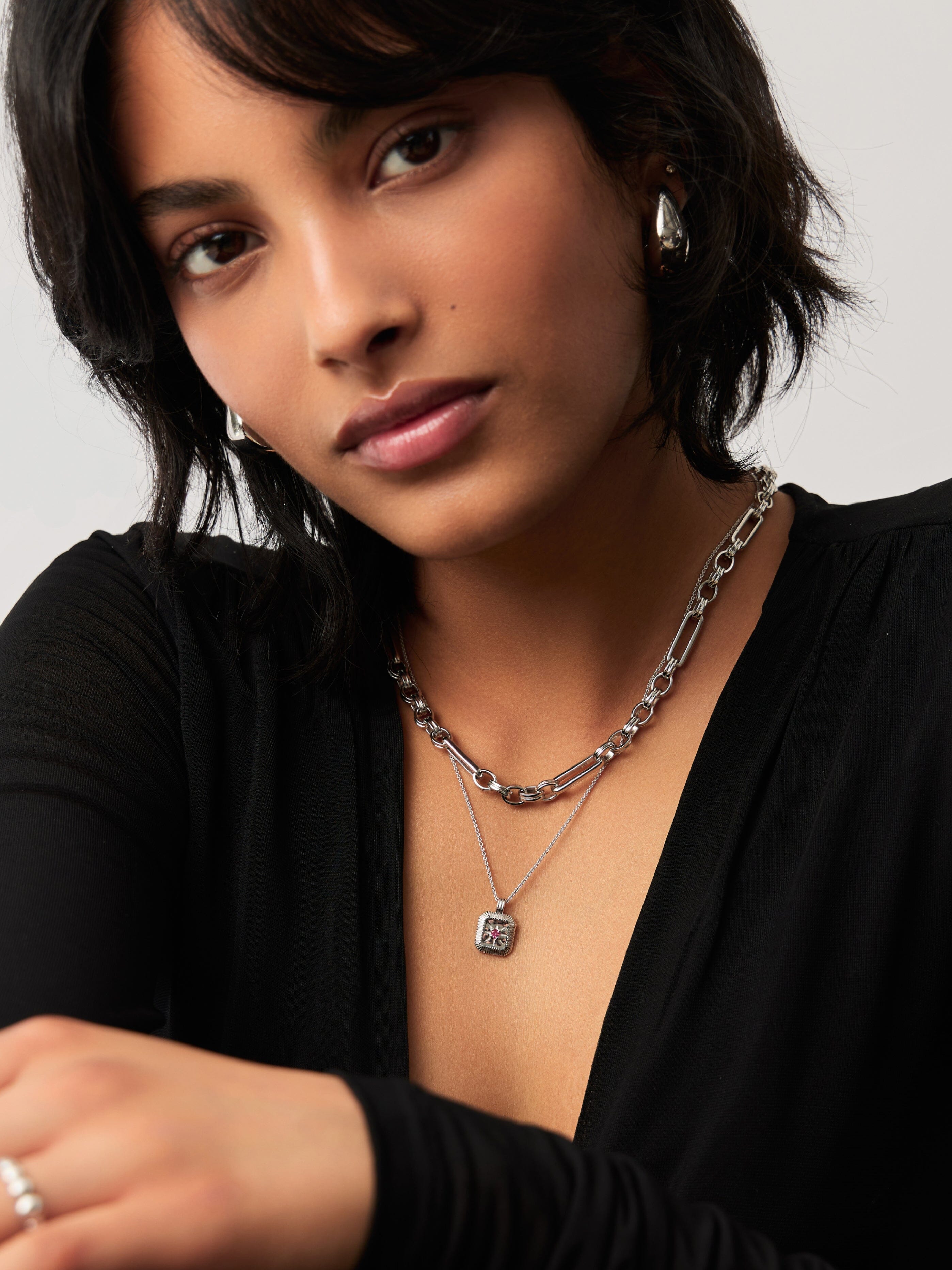 Missoma July Birthstone riipuskaulakoru hopea rubiini