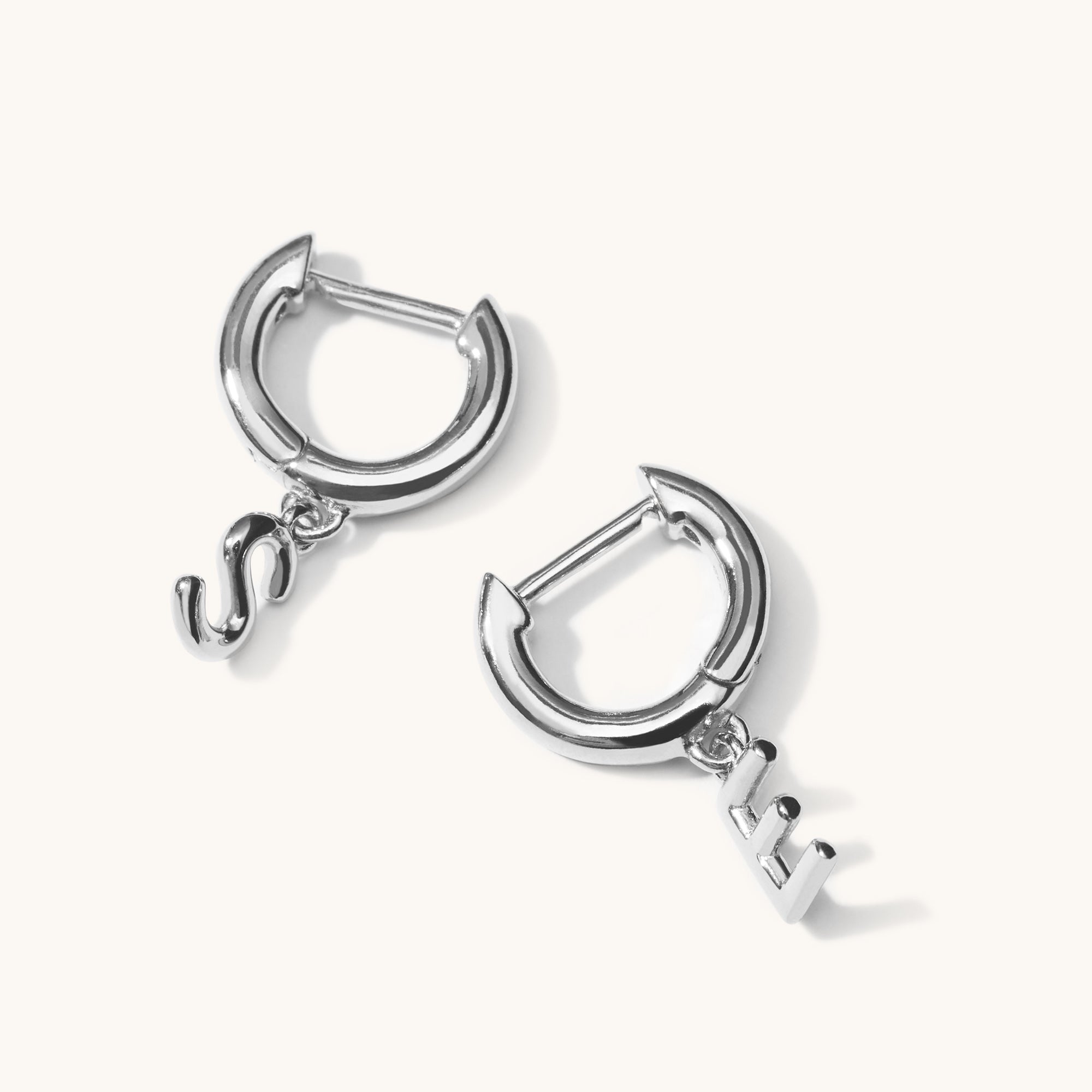 Muru Love Letter Hoops hopeakorvakorut nimikirjaimella