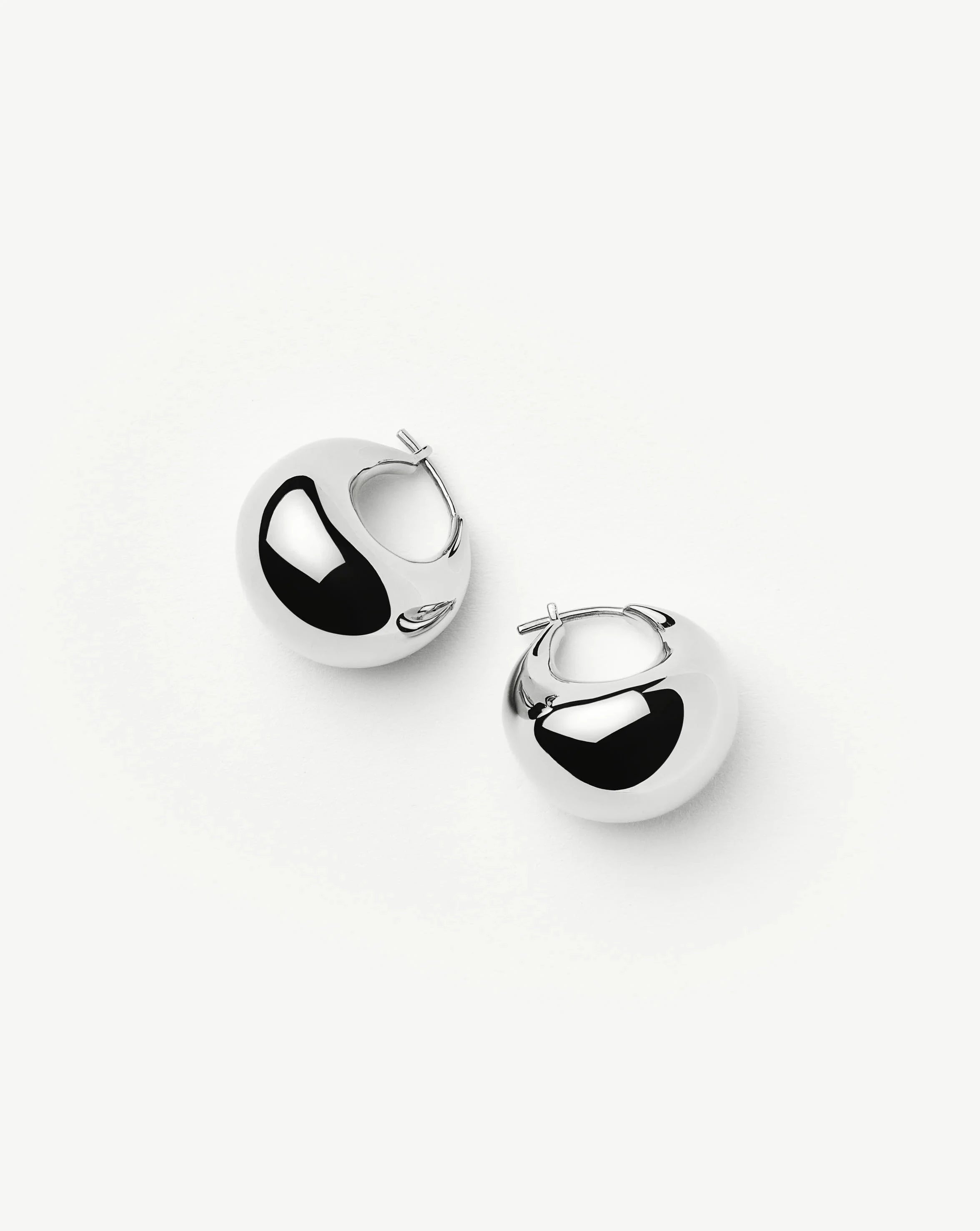 MISSOMA Sculptural Chubby Dome korvakorut hopeoitu
