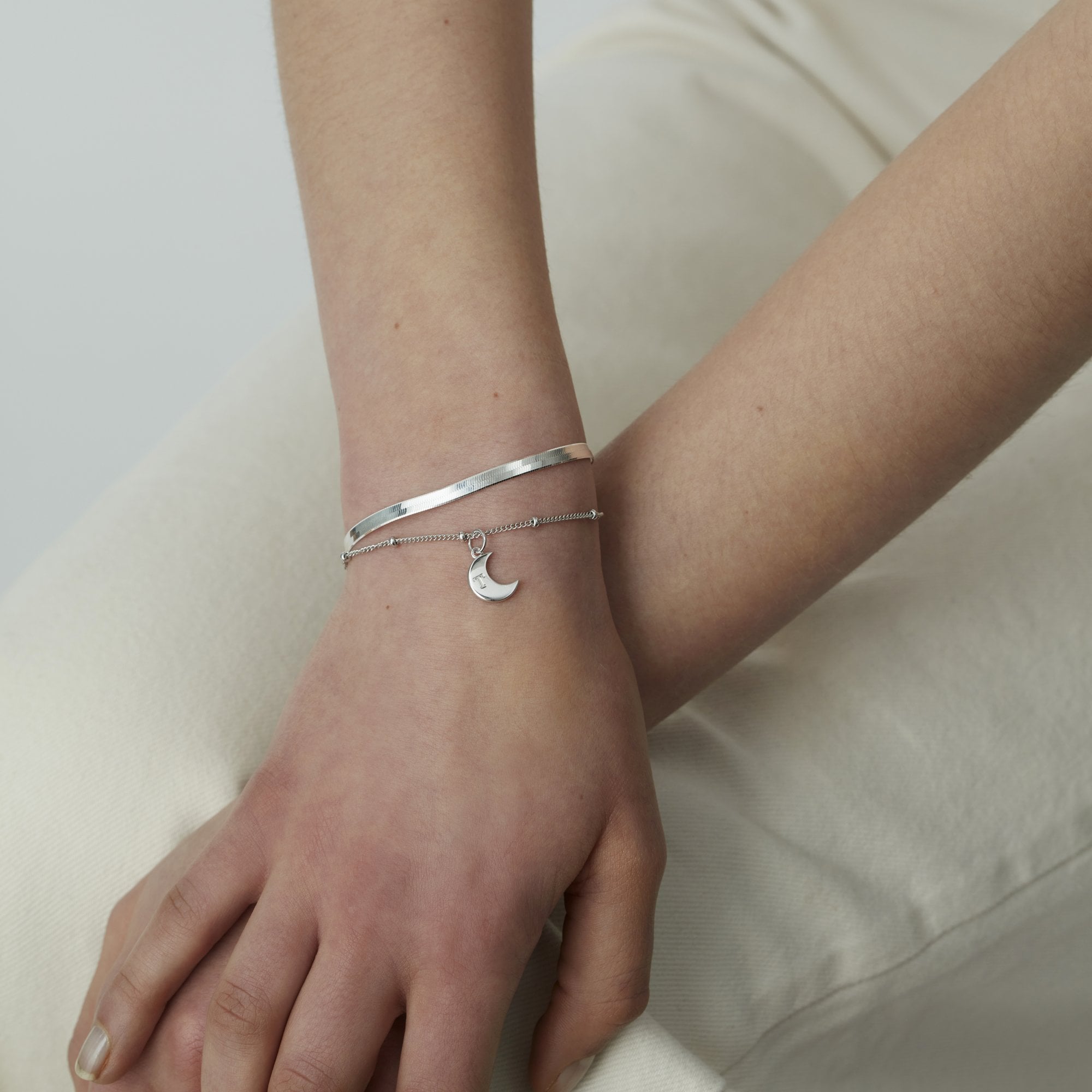 Muru Moon kultarannekoru kuuriipuksella