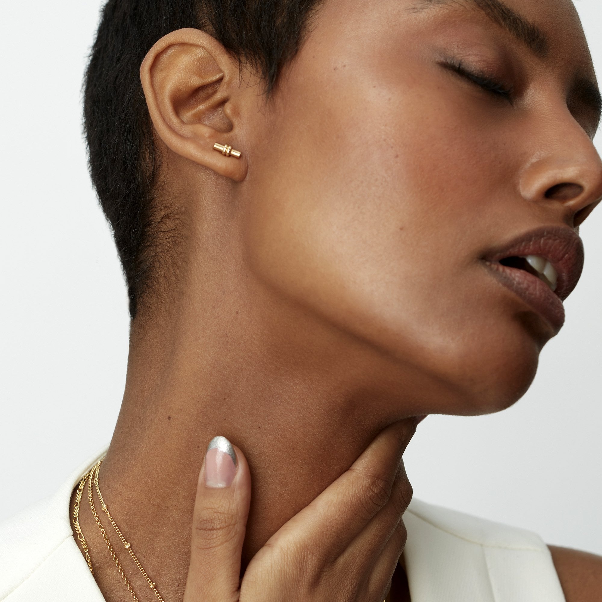 Muru Jewellery T Bar nappikorvakorut kulta