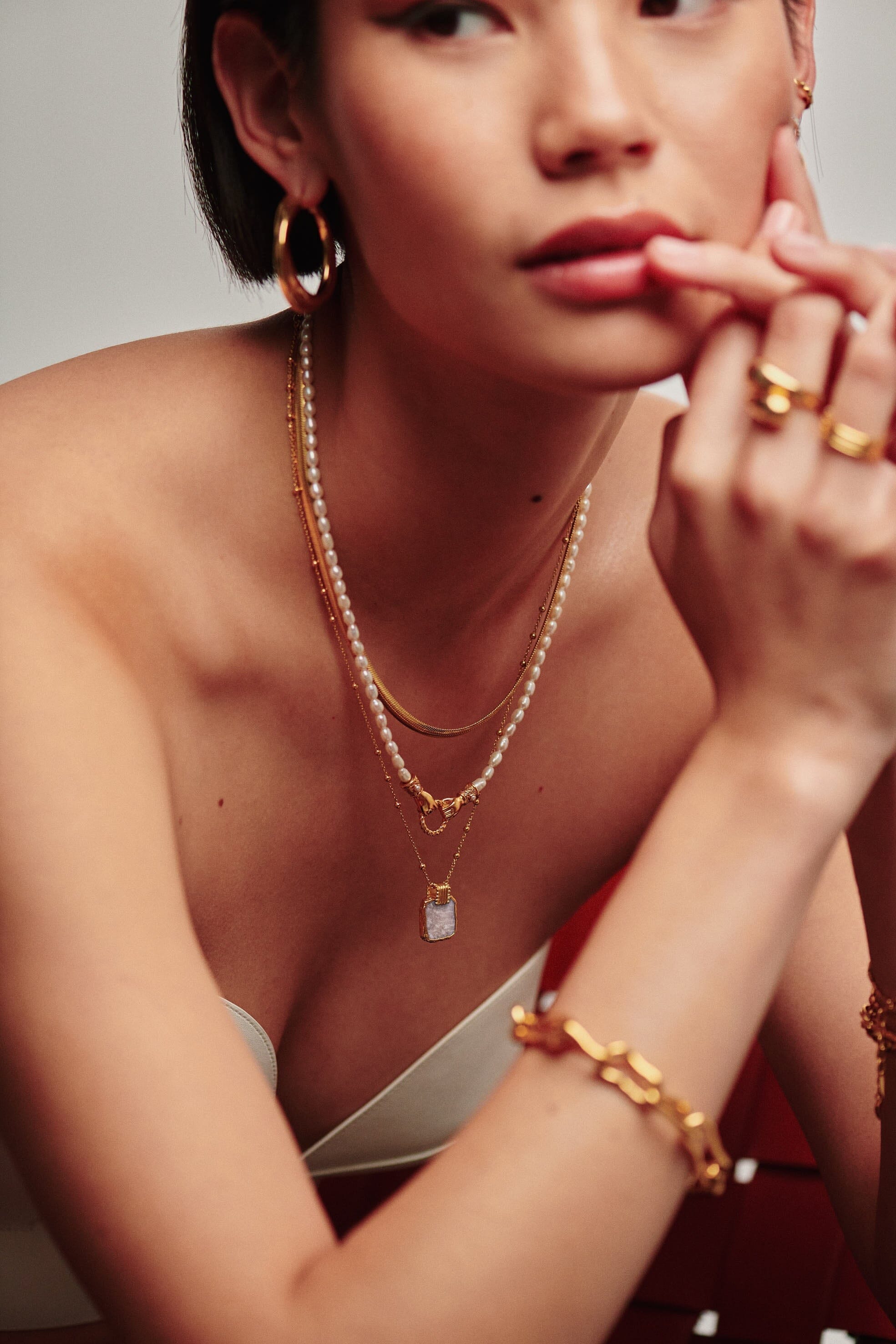 Missoma Lena Charm Necklace kaulakoru kullattu moonstone
