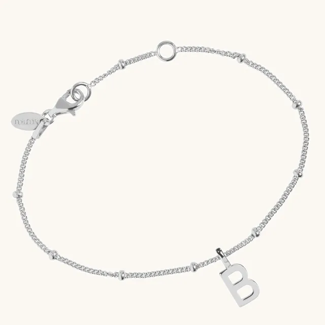 Muru Letter Bead rannekoru hopea kirjain