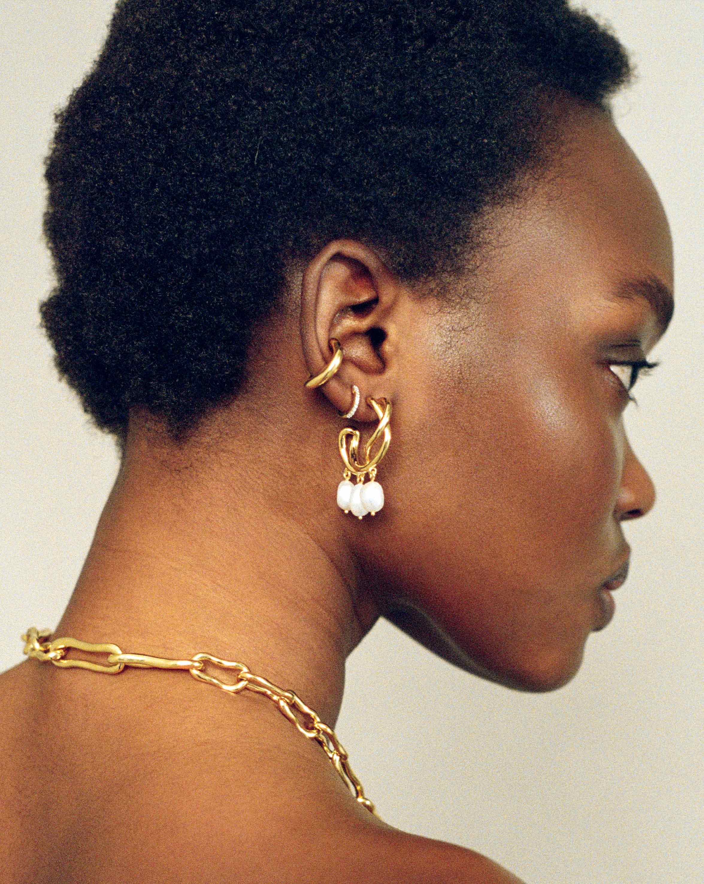 Missoma Molten ear cuff kullattu veistoksellinen