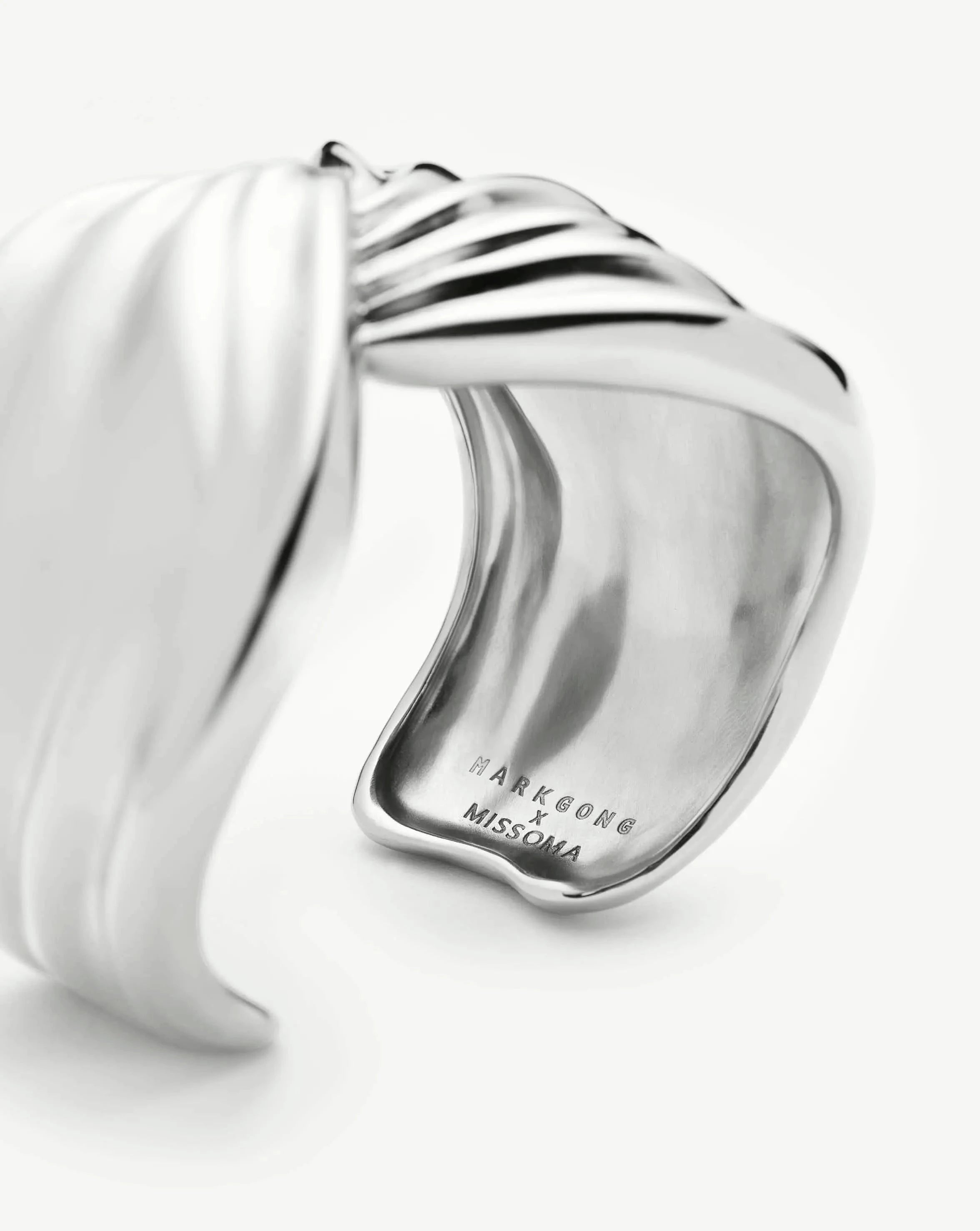 MISSOMA MARKGONG Draped Statement Cuff rannekoru hopea