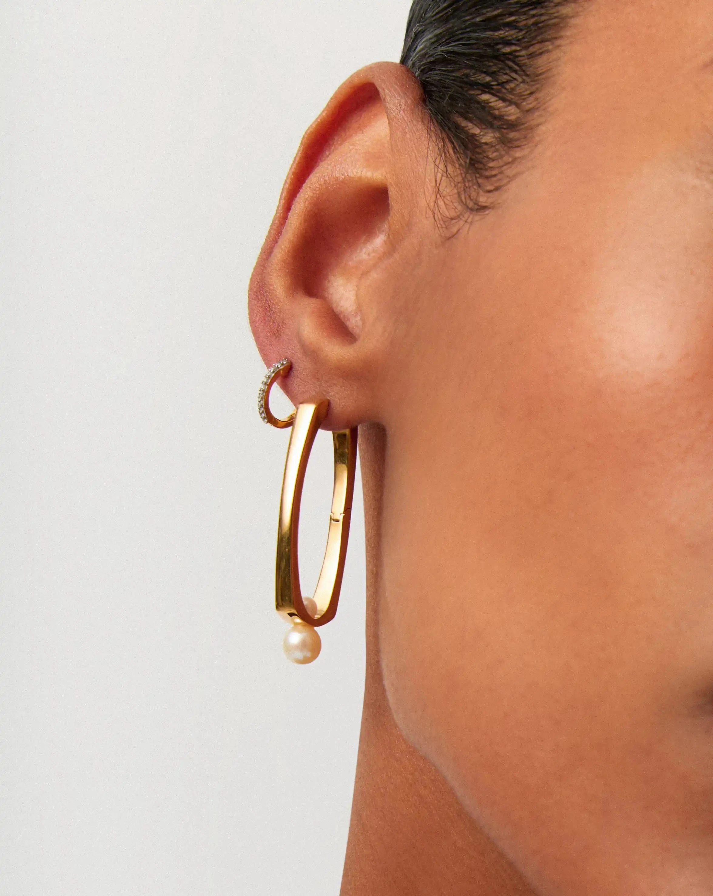 MISSOMA Button Pearl Ovate Hoop korvakorut kulta helmi
