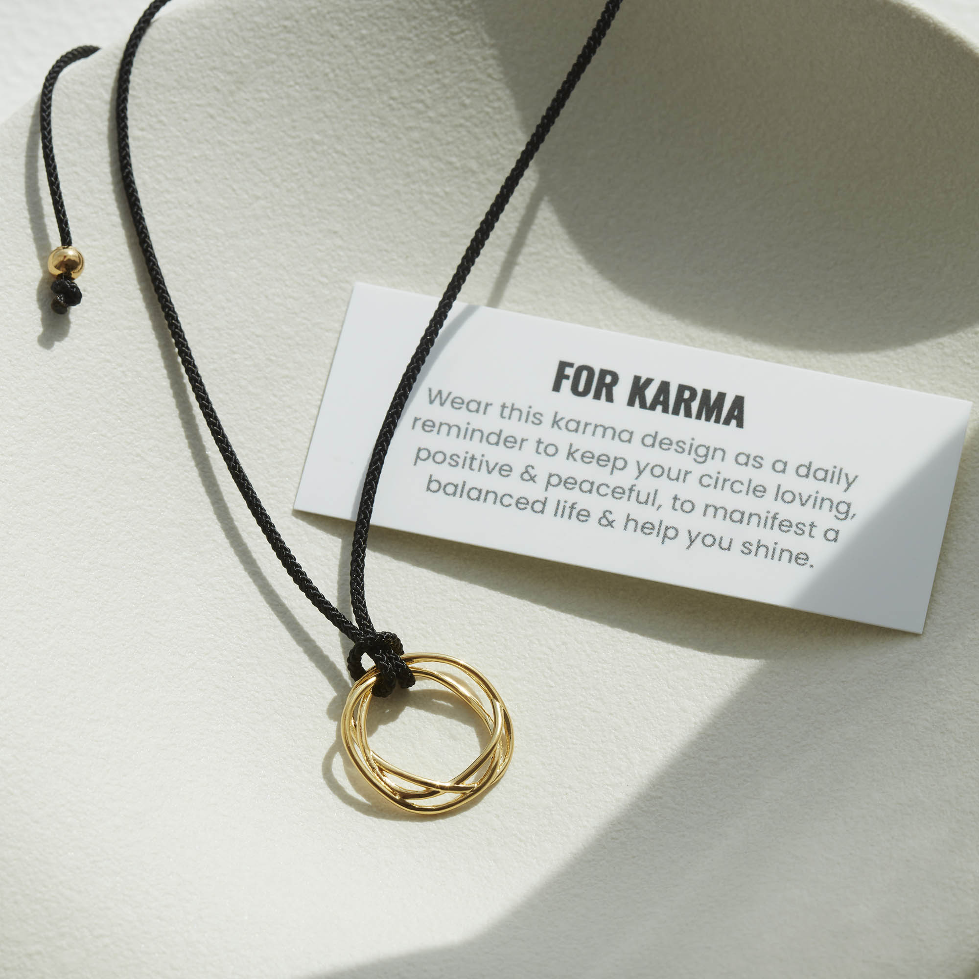 Muru Jewellery Karma Circle kaulakoru kulta nyöri