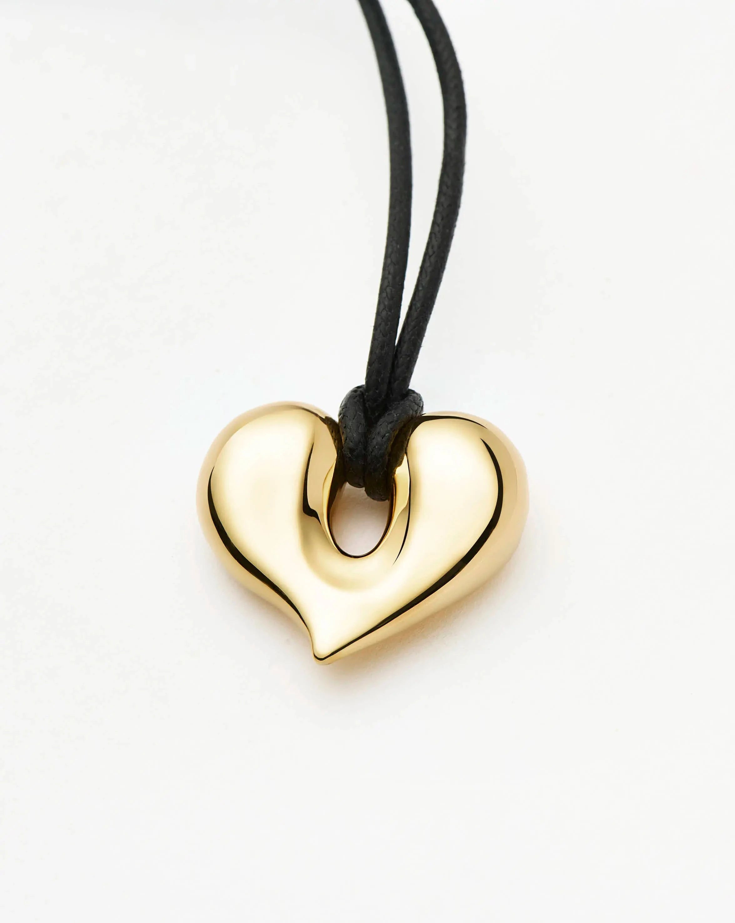 MISSOMA Molten Heart Pendant Cord kaulakoru kullattu musta nauha