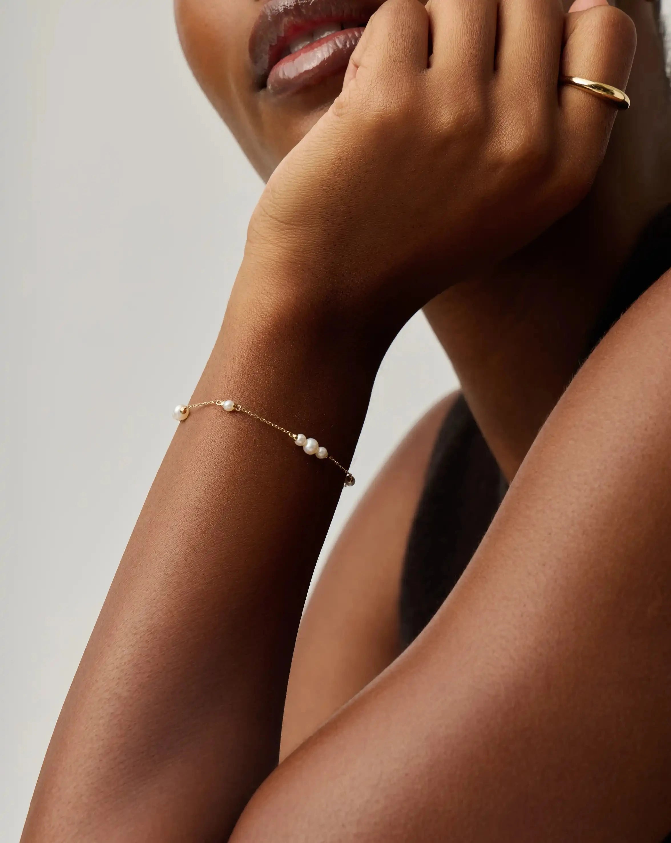 Missoma Pearl Chain rannekoru kulta helmi S/M