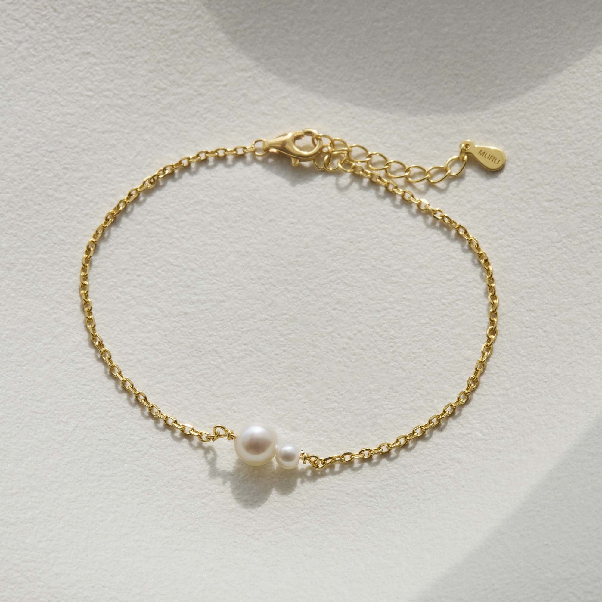 Muru Connected Pearl rannekoru kulta helmet