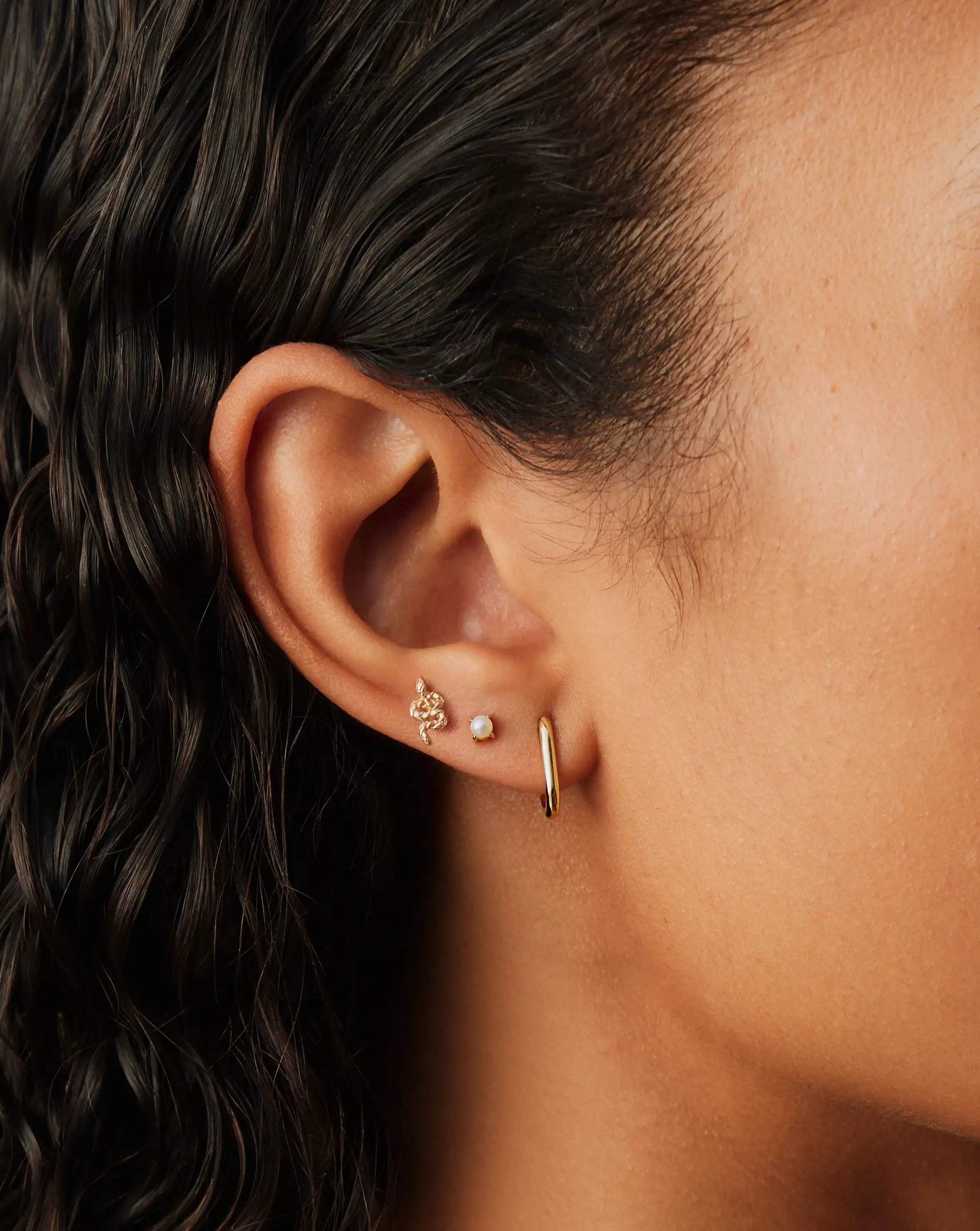 Missoma Pearl Stud korvakorut 9k kulta helmi