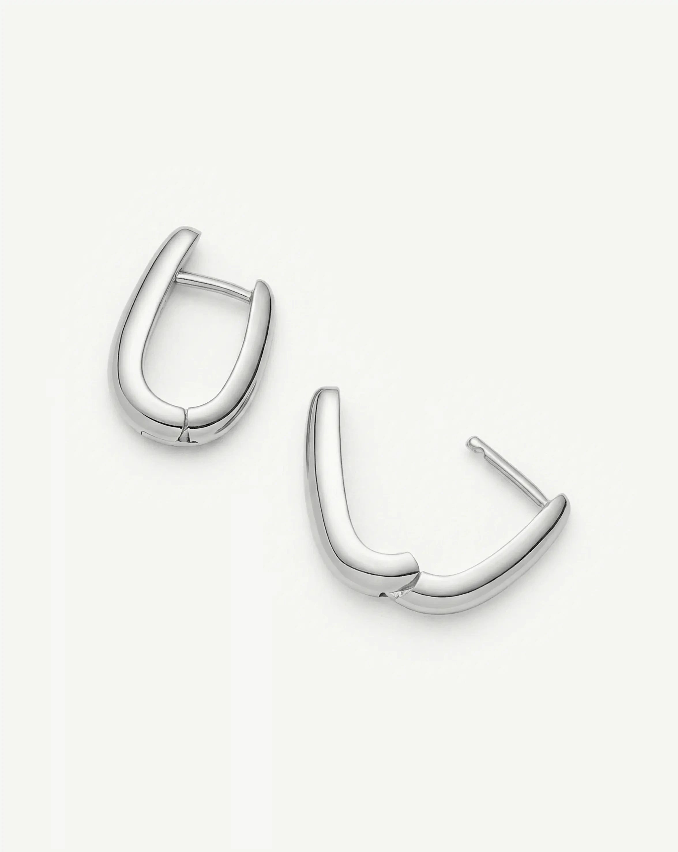 Missoma Claw huggie-korvakorut hopeoitu