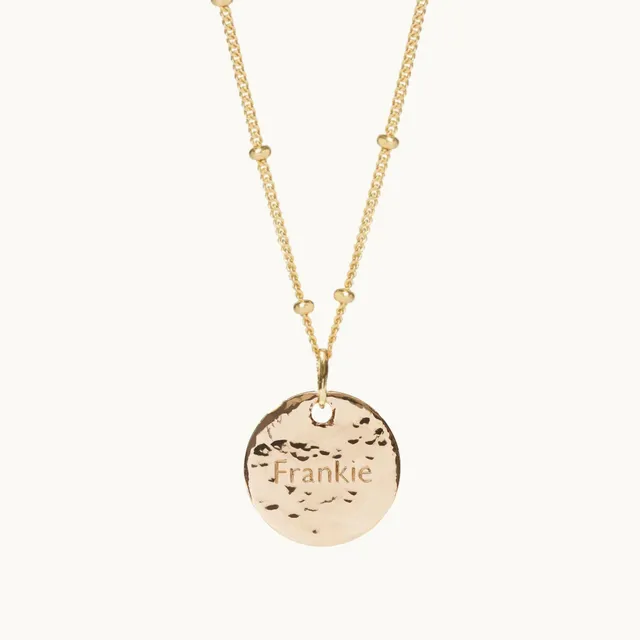 Muru Jewellery Hammered Disc kaulakoru kulta kaiverrettava