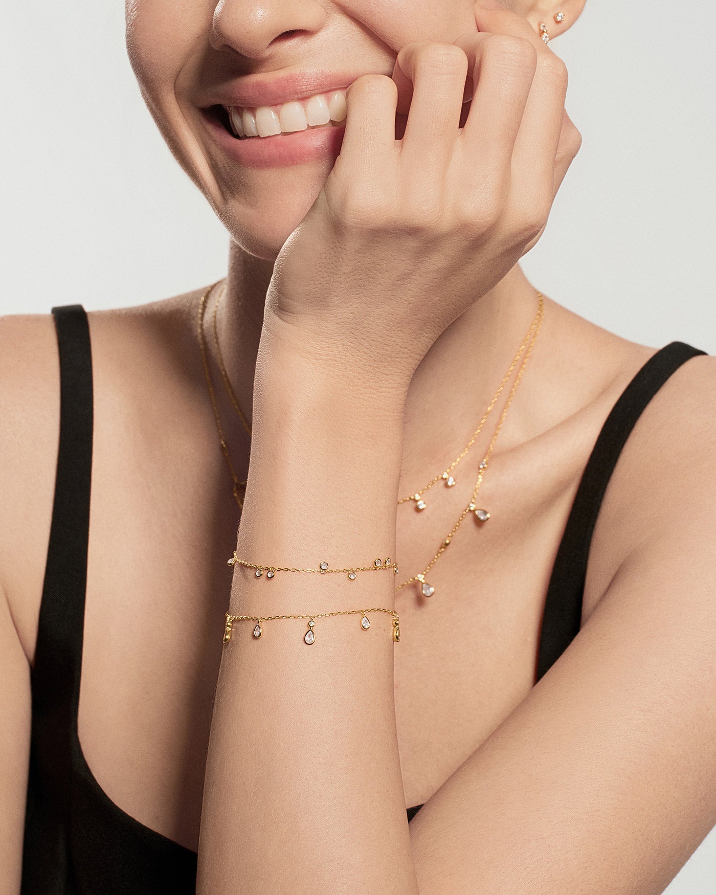 Ania Haie Bezel-Set Droplet Station rannekoru kulta zirkonia
