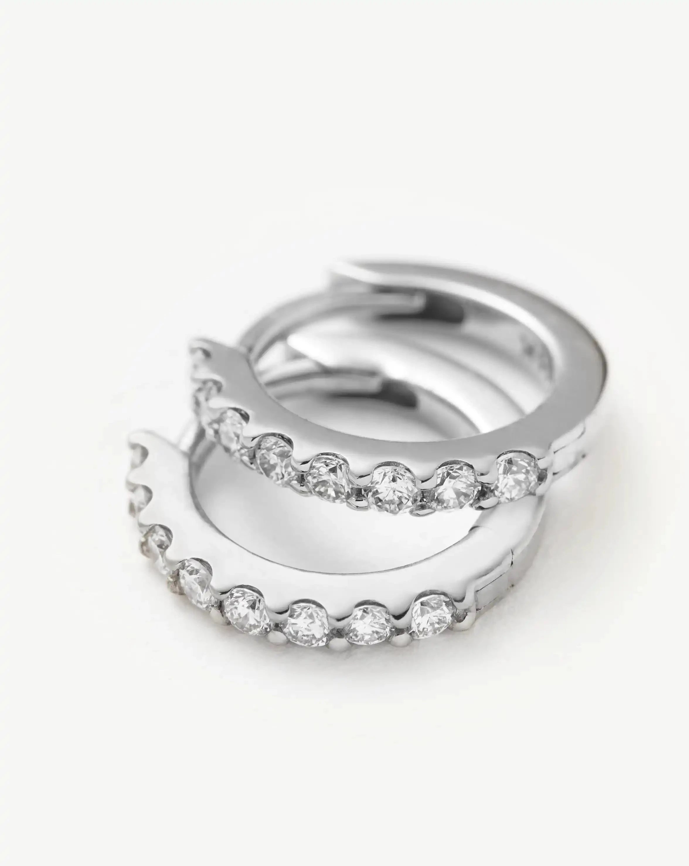 Missoma Solid Gold Classic Diamond huggiekorvakorut 9k timantti