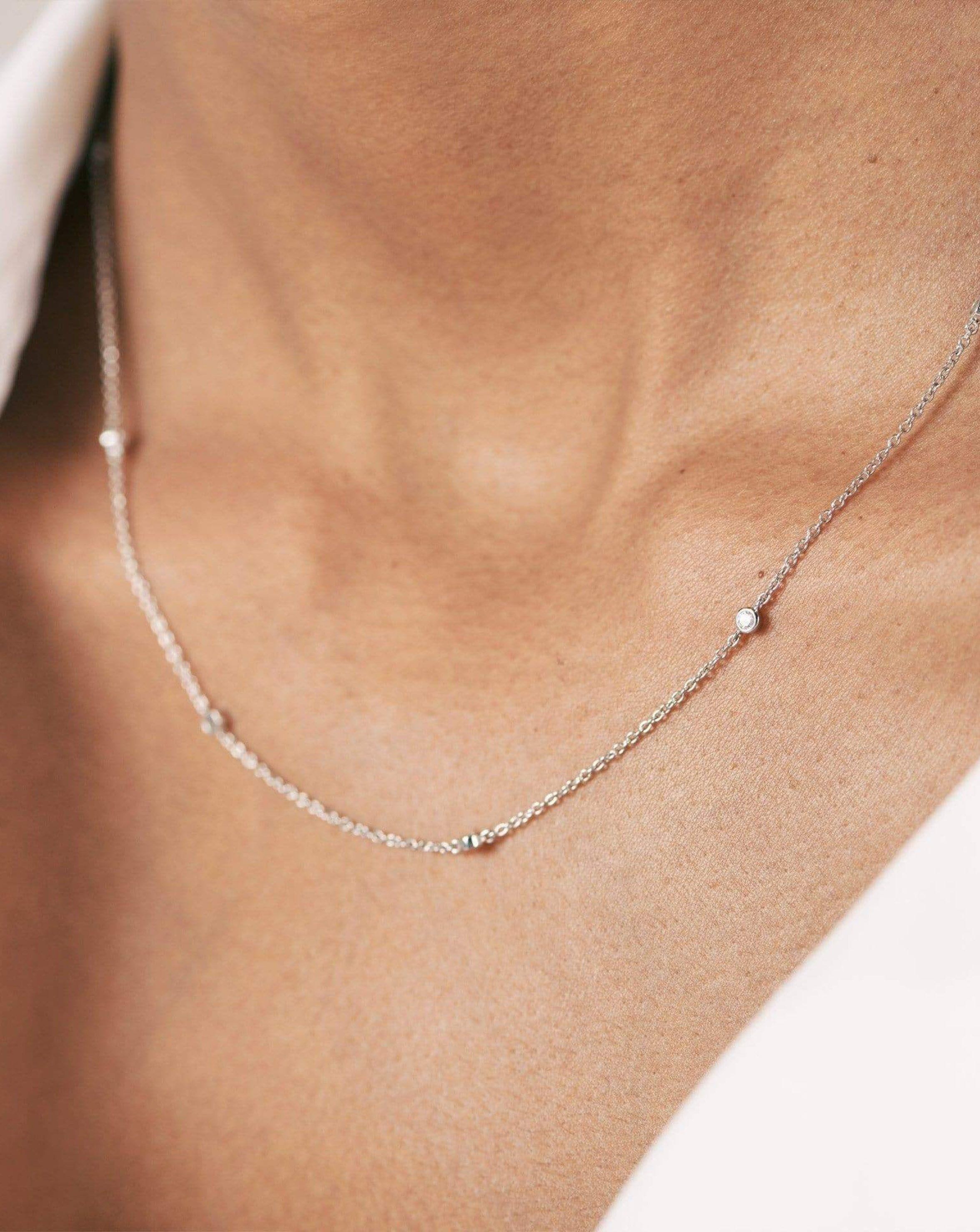 Missoma Floating Diamond kaulakoru valkokulta 45 cm timantti