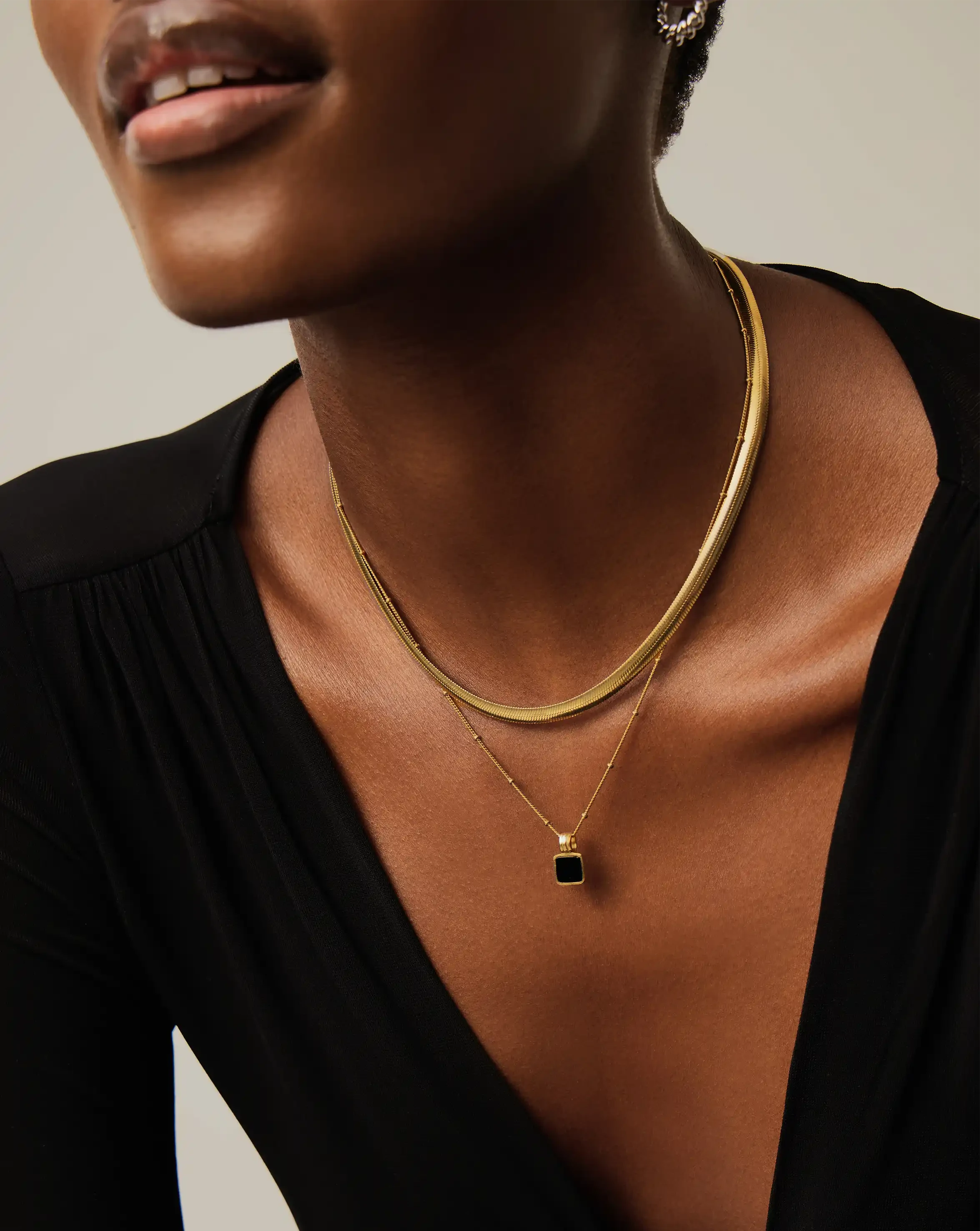 Missoma Lucy Williams Square Onyx kaulakoru kullattu