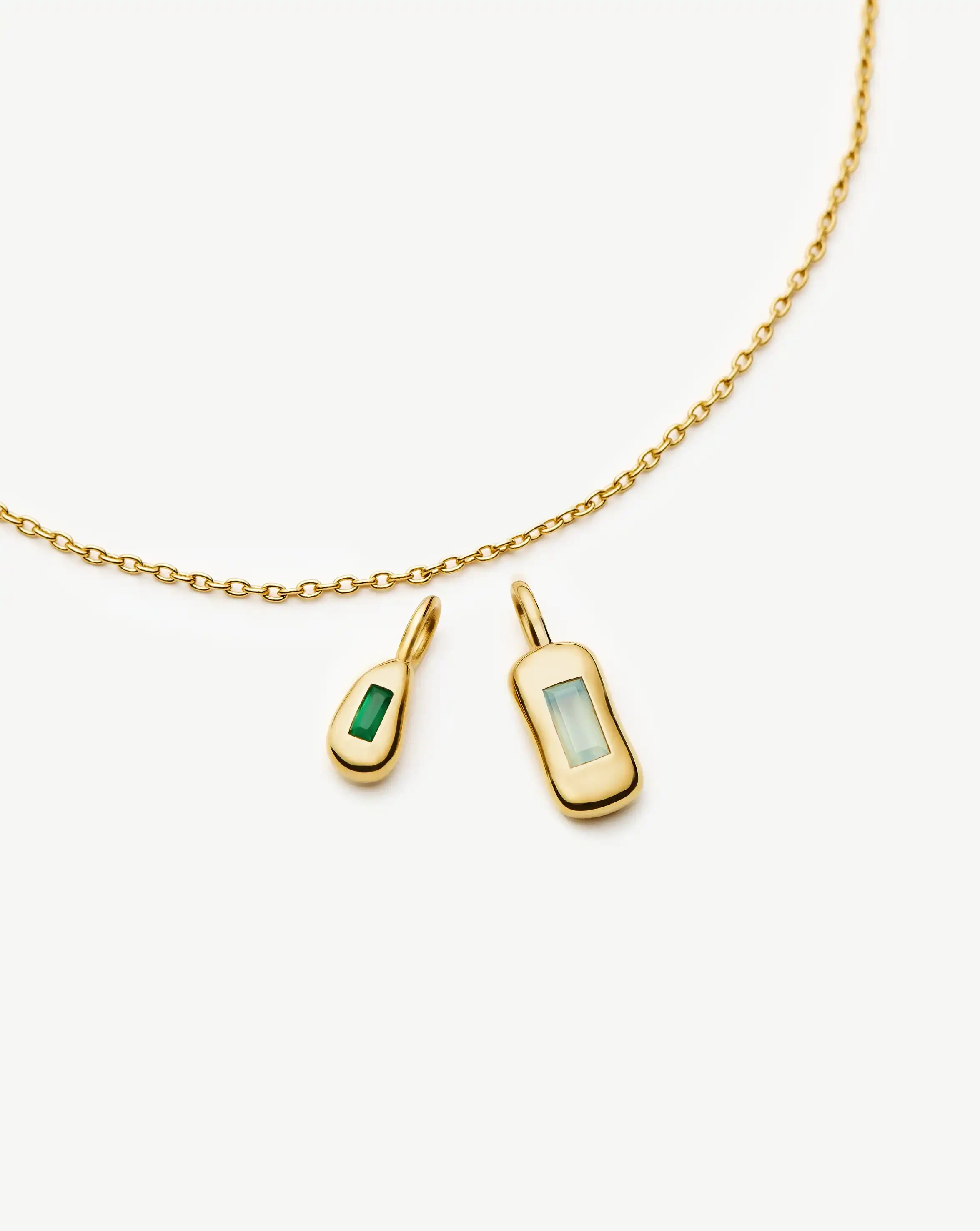 MISSOMA Molten Gemstone Bean Pendant kaulakoru kullattu sinivihreä onyksi