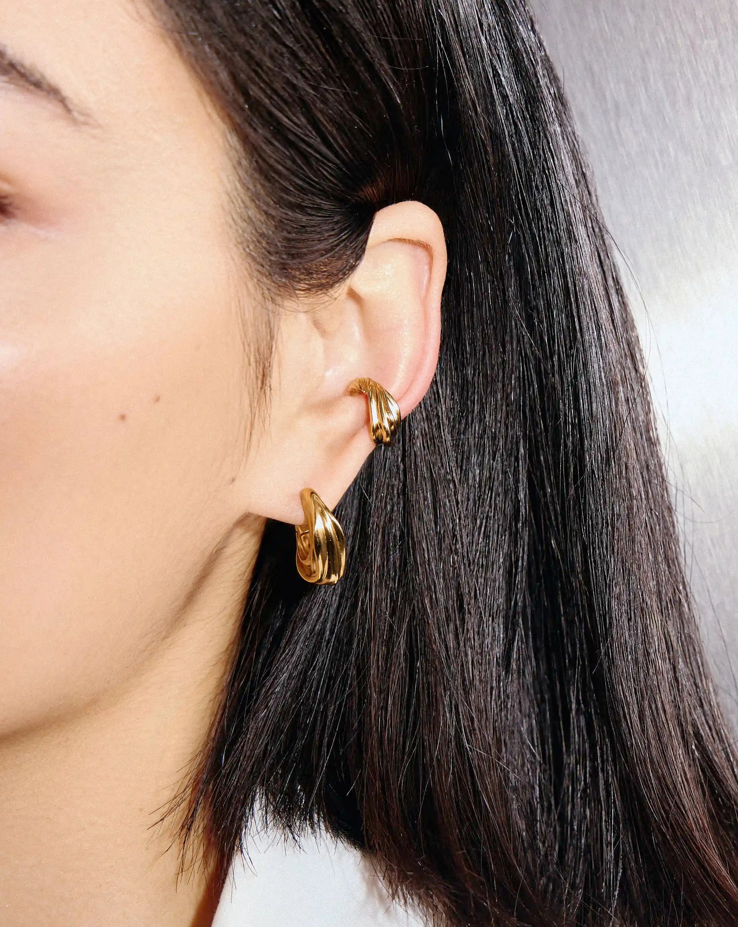 Missoma Markgong Draped Ear Cuff korvakoru kulta