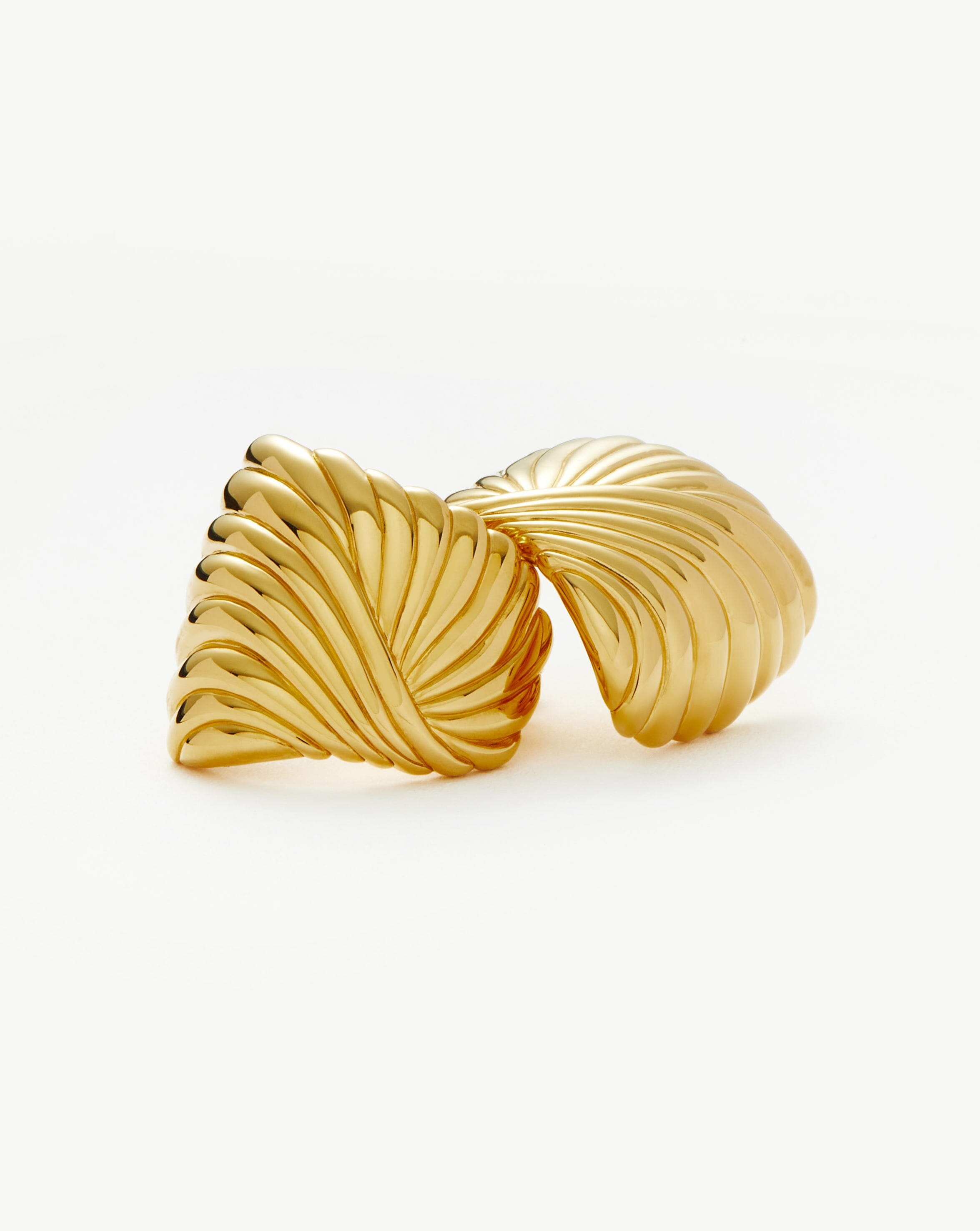 MISSOMA Ripple Oversized Stud nappikorvakorut kulta iso